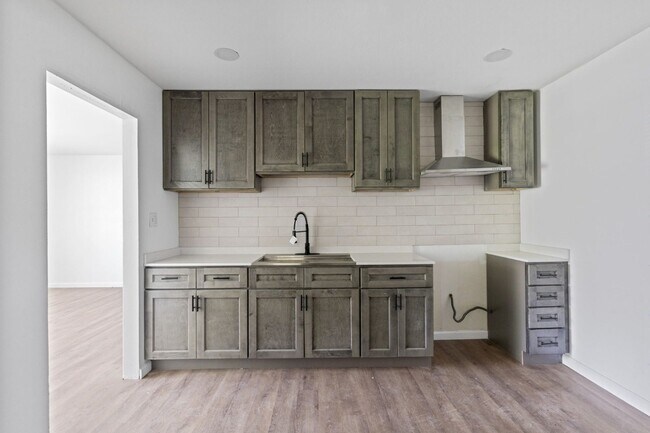 Building Photo - 9835 Winkler Dr
