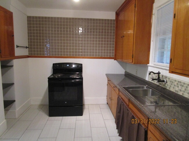 Building Photo - 326 N Magnolia St