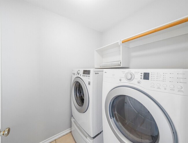 Building Photo - 16530 Cairngrove Ln