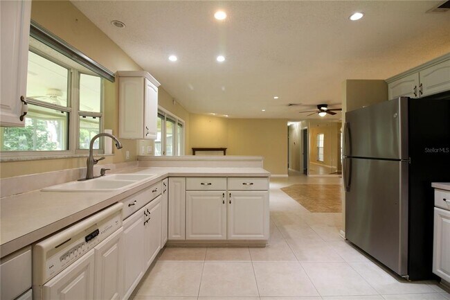 Building Photo - 1311 Glenview Ln