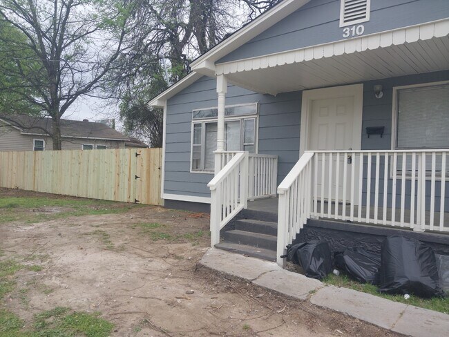 Building Photo - 310 E 13th St