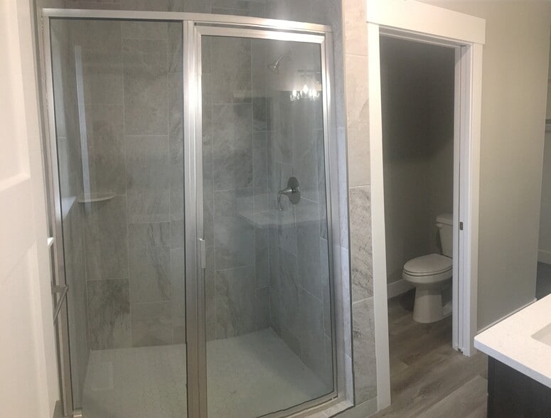 master bathroom - 10668 N 36th E