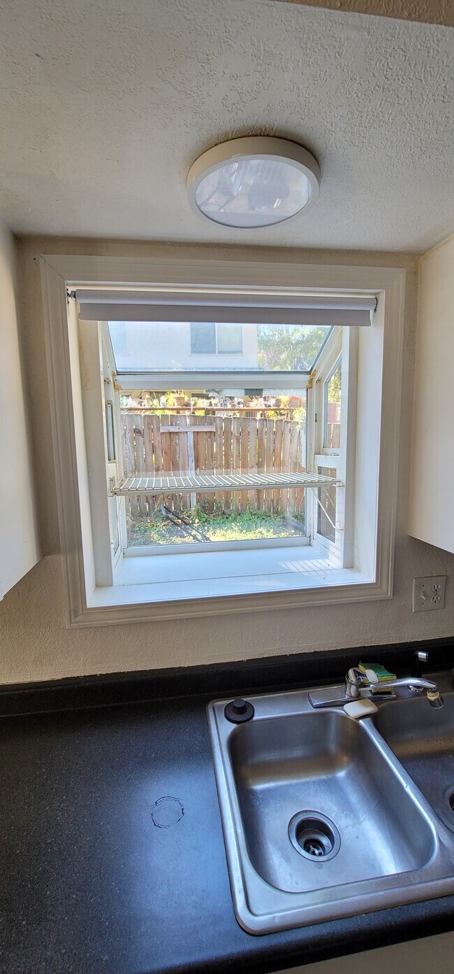 Building Photo - 18320 Hurst Rd