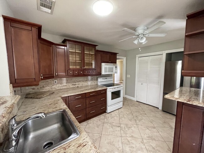 Building Photo - 9319 Southampton Pl