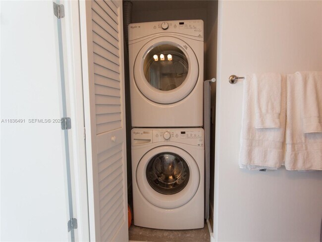 Building Photo - 151 SE 1st St