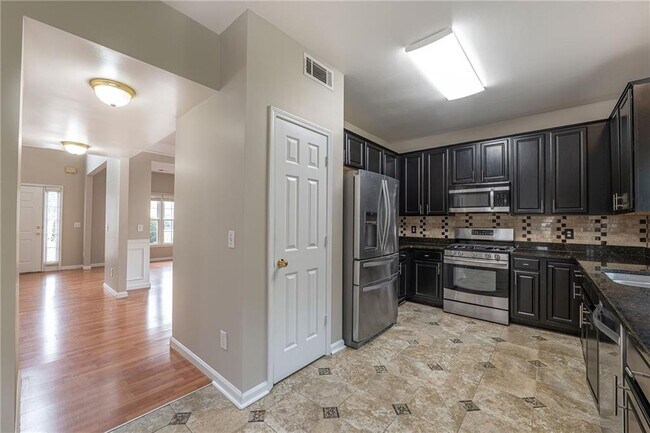 Building Photo - 315 Foe Creek Dr