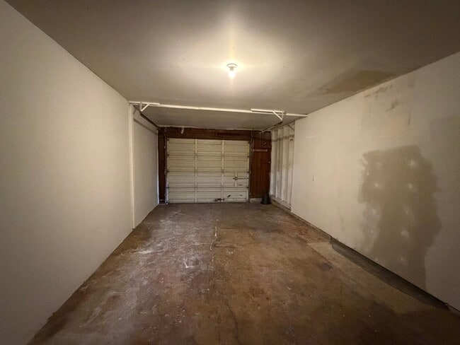 Building Photo - 2 Bedroom Duplex in Thurston/East Springfield Neighborhood