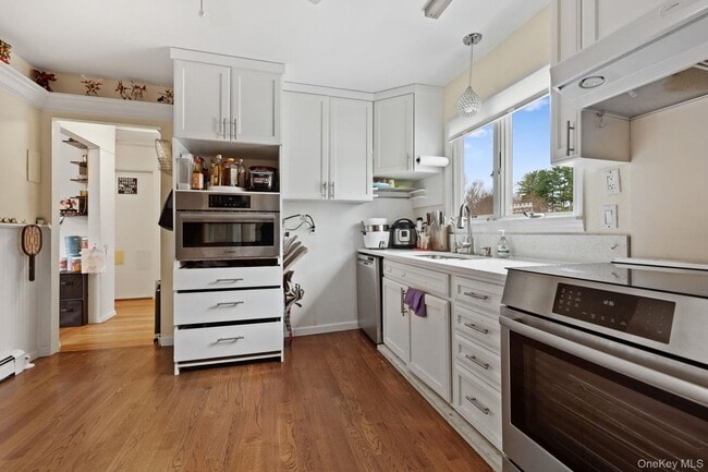 Building Photo - 2881 Meadowcrest Dr