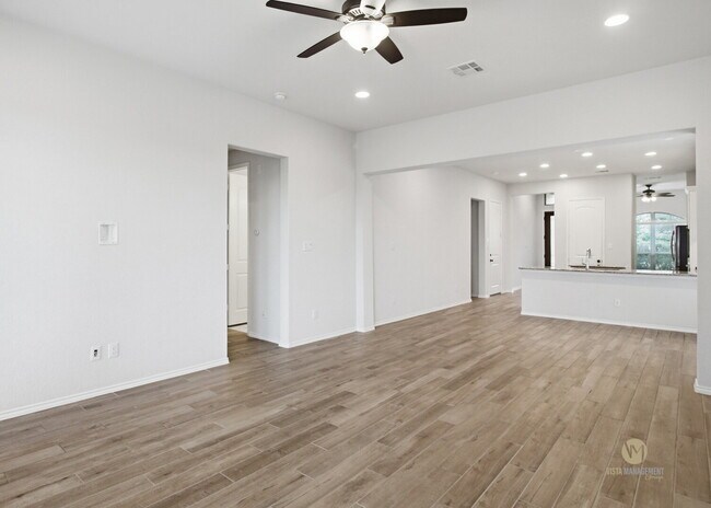 Building Photo - "Spacious 4-Bedroom Sanctuary in San Antonio - 1996 Sq Ft of Comfort and Style!"