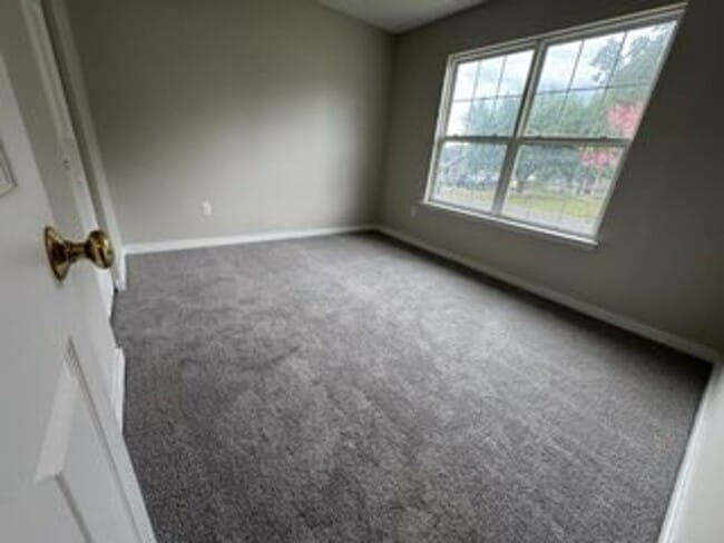 Building Photo - Beautiful two story home in the Ashbrook C...