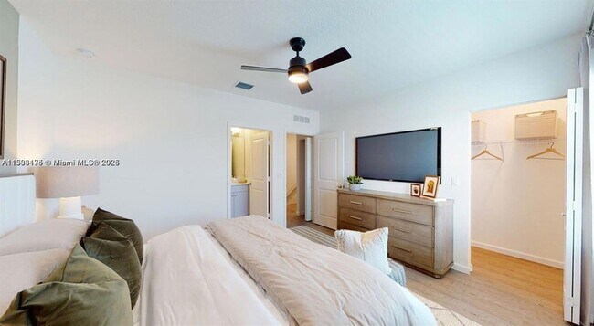 Building Photo - 10241 SW Newberry Ave