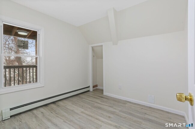 Building Photo - 661 Iranistan Ave