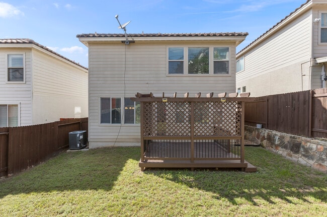Building Photo - 3918 Woodbridge Way