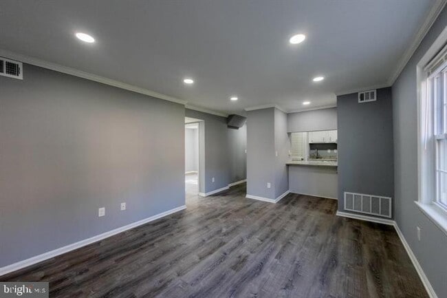 Building Photo - 2055 38th St SE