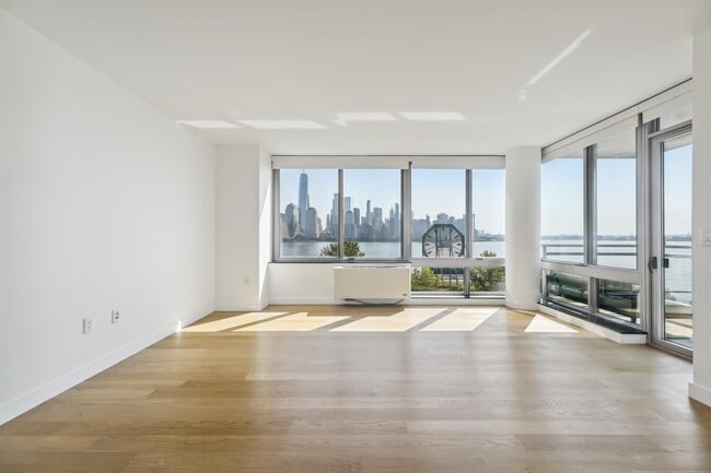 Building Photo - 25 Hudson St