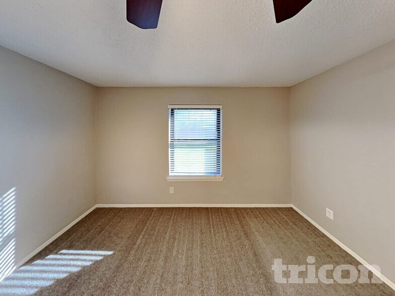 Building Photo - 3029 Meadowmoor St