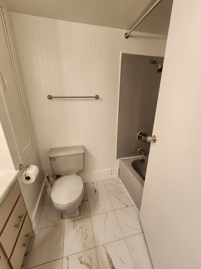 Building Photo - Very Large 3BR, 3BTH Near Black Bay Park in Post Falls