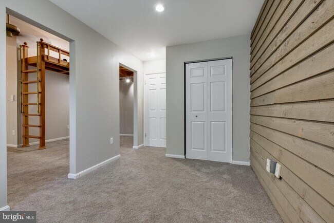 Building Photo - 206 Spring Maiden Ct