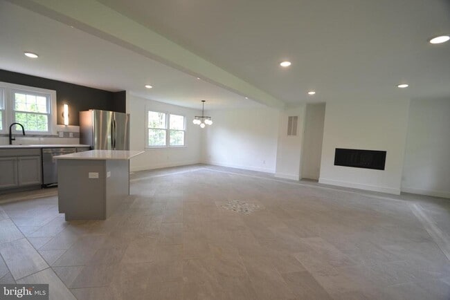 Building Photo - 1436 E Lamplighter Ln