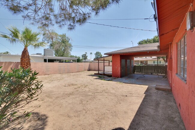 Building Photo - 821 Griffith Ave