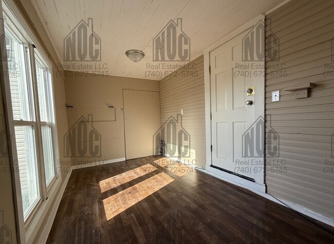 Building Photo - 136 E Allen St