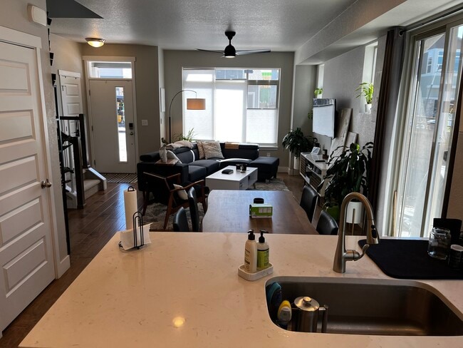 Building Photo - 6737 Canosa St