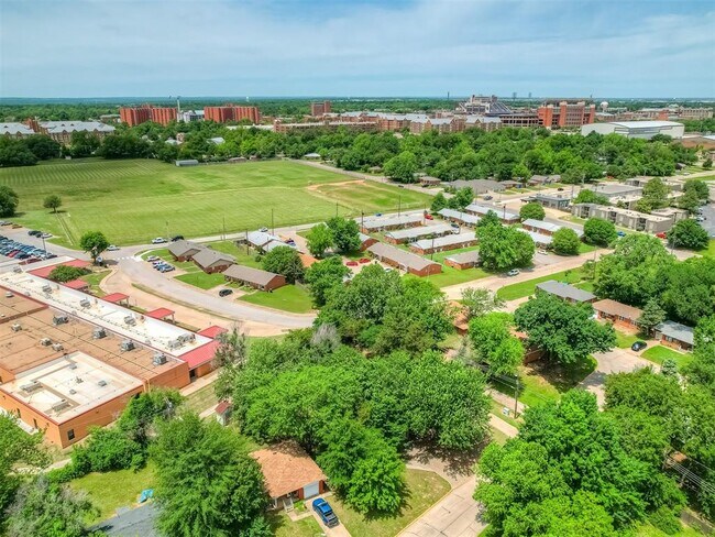 Building Photo - 1512 Bedford Ln