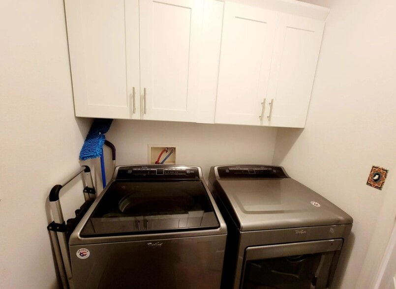 Laundry Room - 1138 Breen St