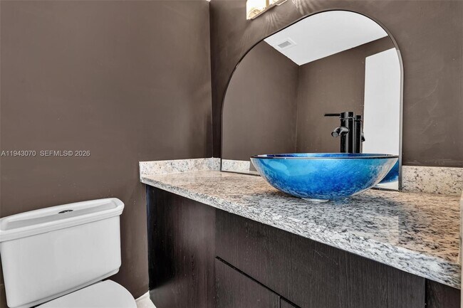 Building Photo - 500 Bayview Dr