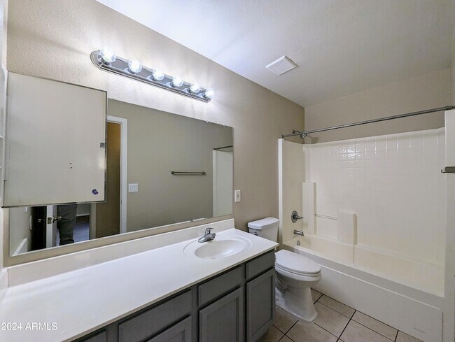 Building Photo - 7059 W Gardenia Ave