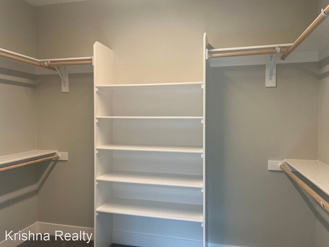 Building Photo - 5 br, 4 bath House - 11958 NW Sadie St,