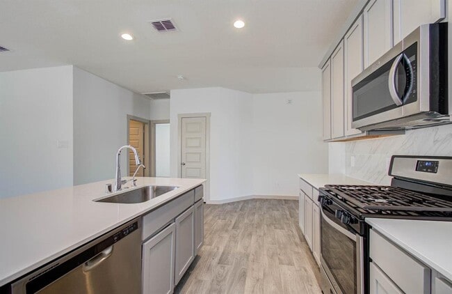 Building Photo - 14543 Rain Tree Dr