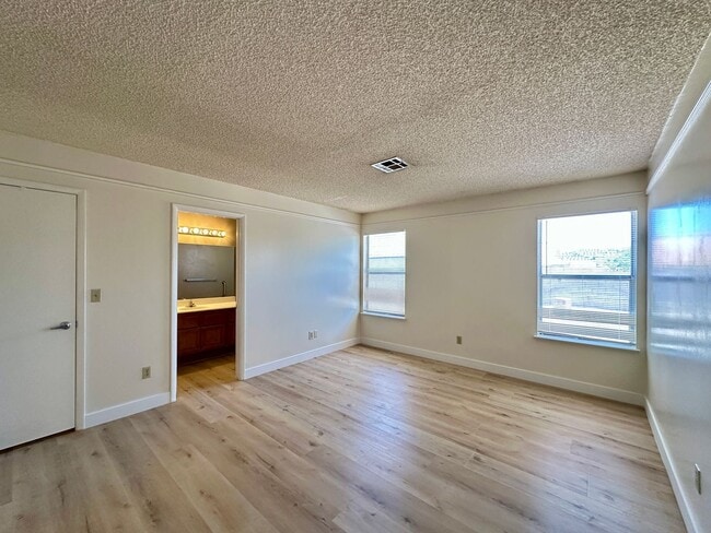 Building Photo - Desert Breeze Amd