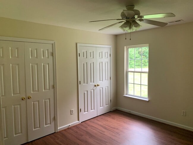 Building Photo - Elegance in Elizabeth City!