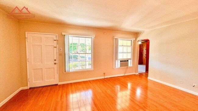 Building Photo - 1385 Ranchita Dr