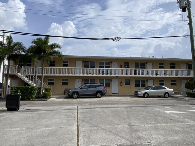 Building Photo - 111 N L St