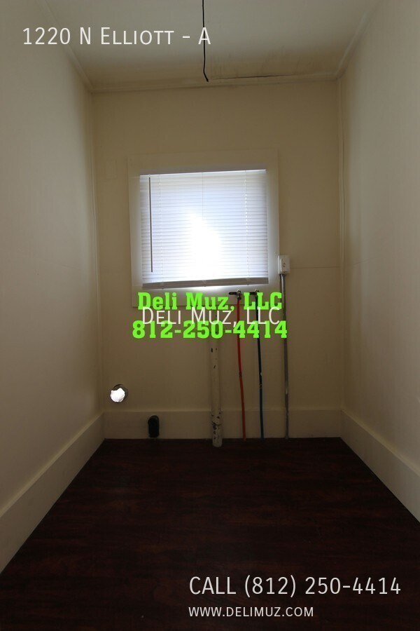 Building Photo - 1220 N Elliott St