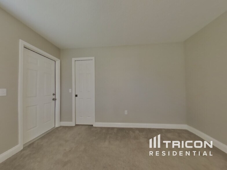 Building Photo - 3598 N Biscayne Dr