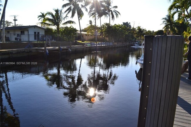 Building Photo - 1704 SW 5th Ct