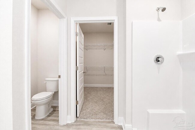 Building Photo - 530 Bridle Way