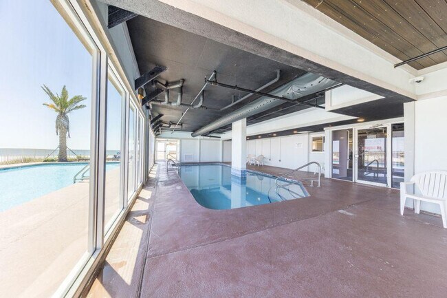 Building Photo - 561 E Beach Blvd