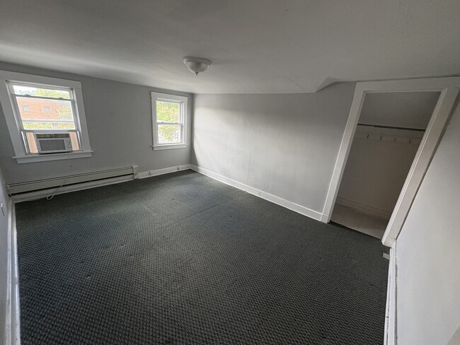 Building Photo - 2032 Wightman St