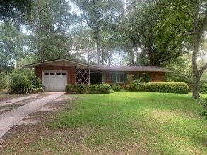 Building Photo - 1411 Greenbrier Dr