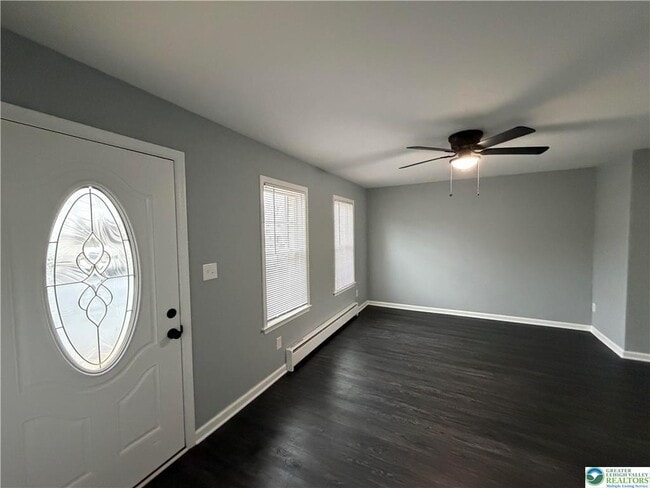 Building Photo - 815 Fernhill Ln