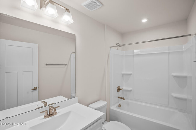 Building Photo - 3111 Edgehill Dr
