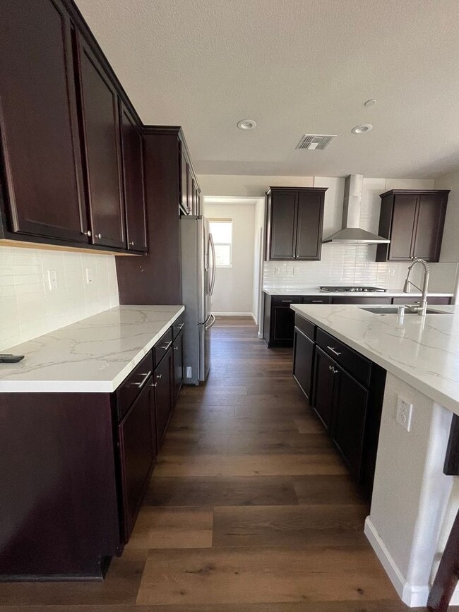 Building Photo - 427 Avignon Way