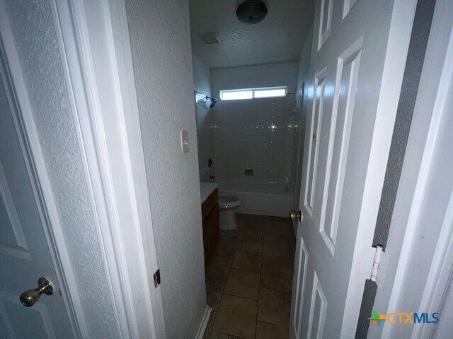 Building Photo - 3303 Toledo Dr