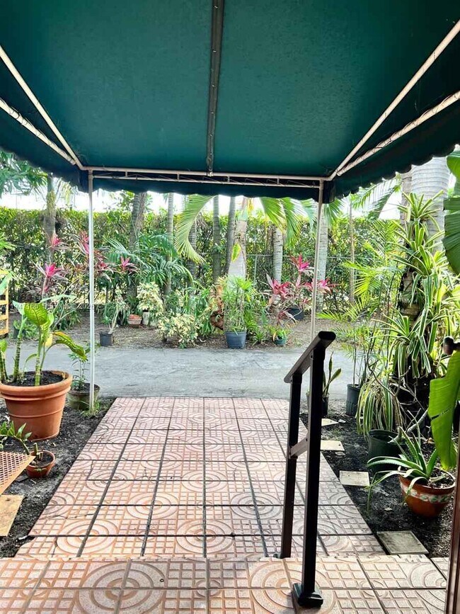 Building Photo - Southwest 97th Avenue, Miami, FL 33165 - 3 BR 2 BA single-family home