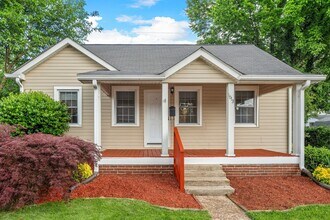 Building Photo - Charming Cottage in sought after Old Hicko...