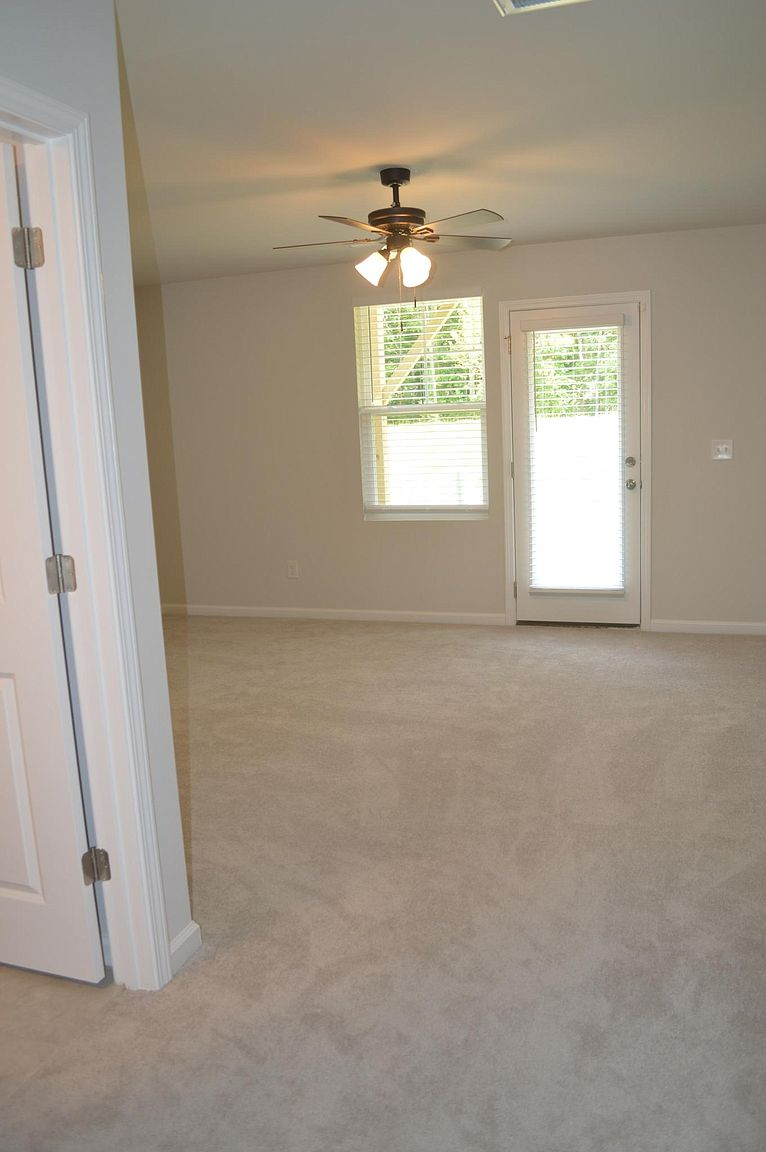 Building Photo - Room in Townhome on Southern Magnolia Dr